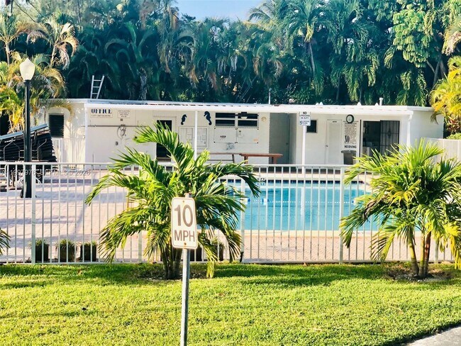 Building Photo - 1025 SE 15th St