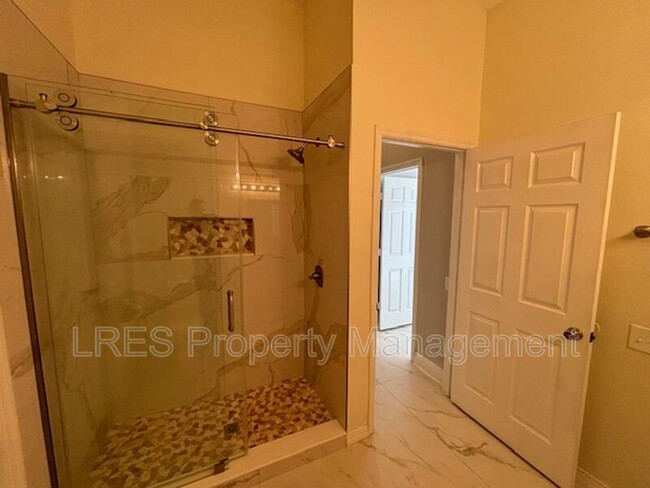 Building Photo - 1028 Kerwood Cir