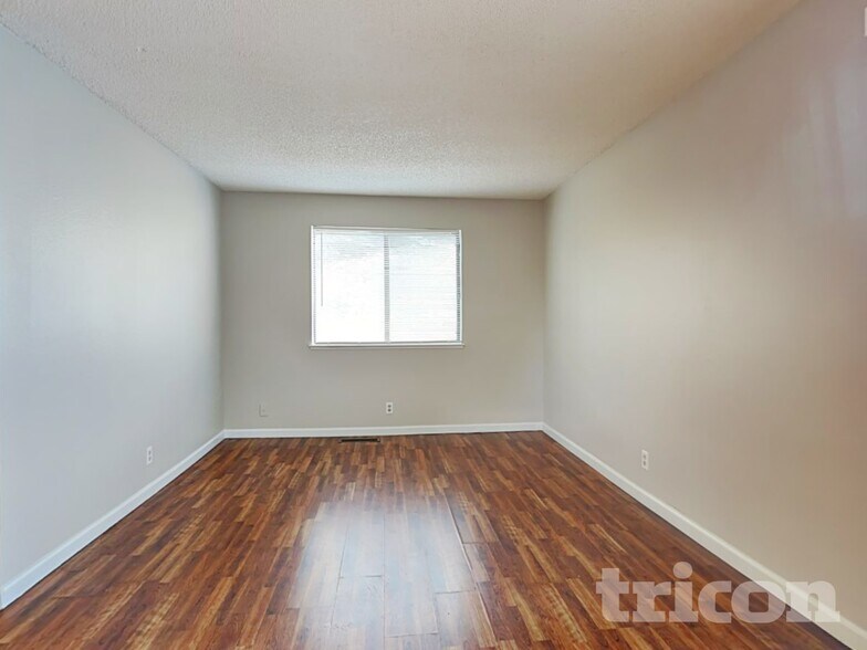 Building Photo - 1465 Van Petten St
