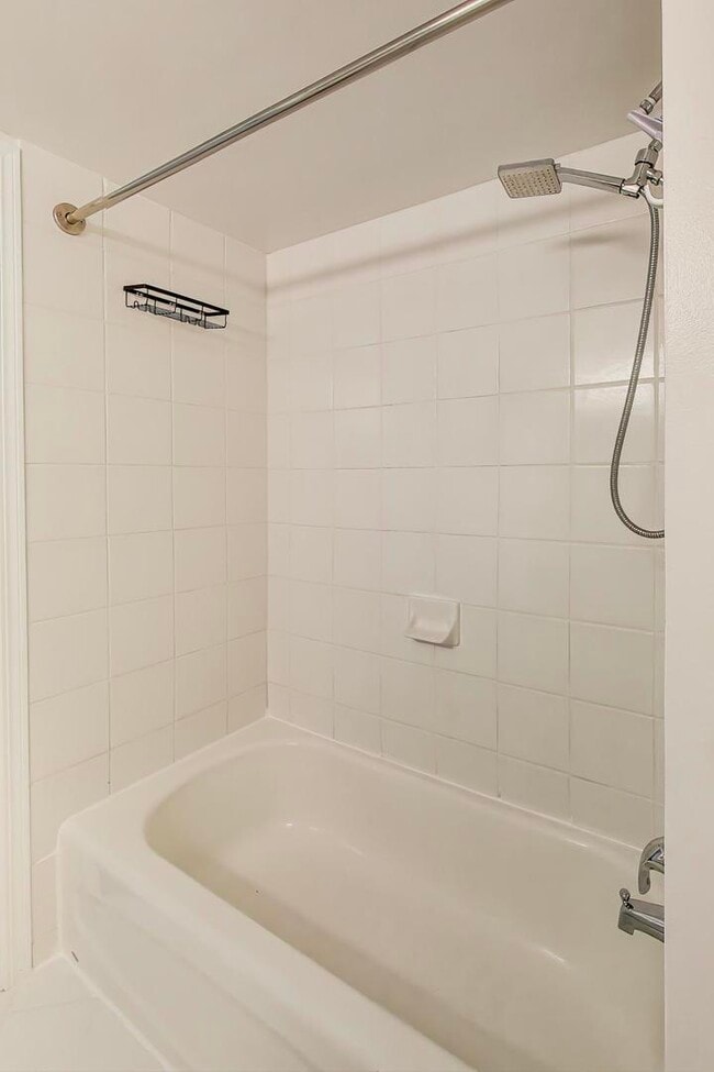 Building Photo - 345 N La Salle Dr