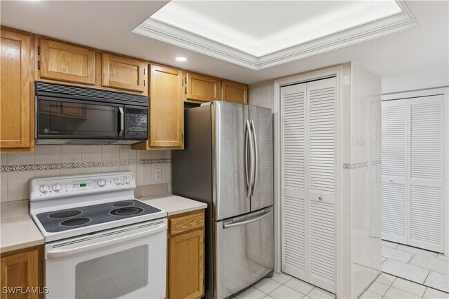 Building Photo - 5899 Chanteclair Dr