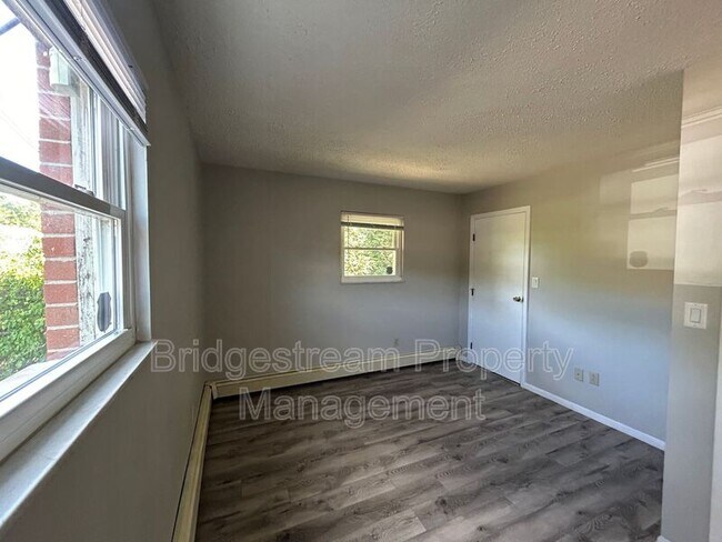 Building Photo - 26 Candlewood Ct