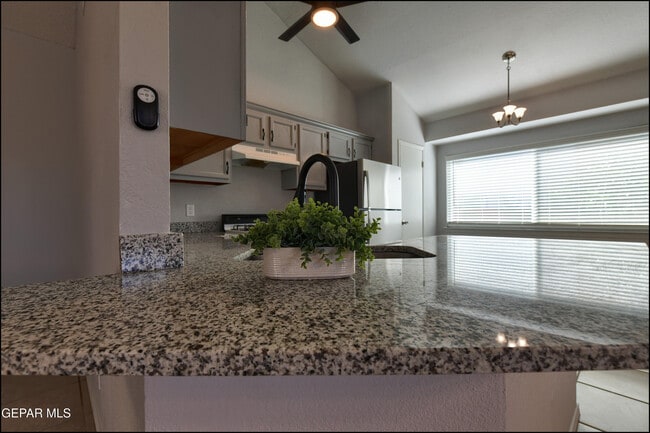 Building Photo - 609 Bristol Dr