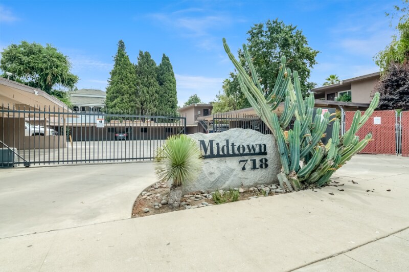 Building Photo - 718 N Floral St