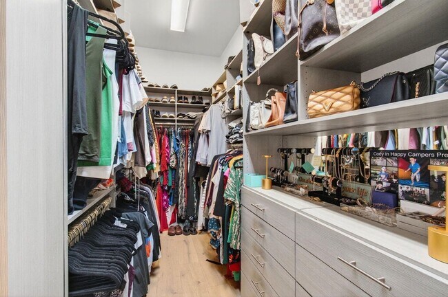 Building Photo - 17662 Cadena Dr