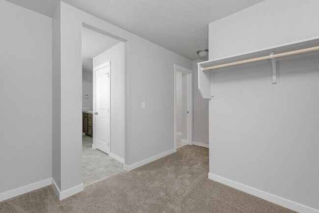 Building Photo - 3 Bed 2.5 Bath + Loft & Office located in the Greyhawk Subdivision