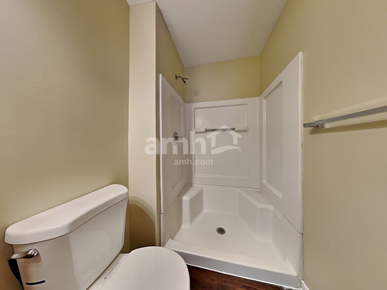 Building Photo - 1234 Nottingham Rd