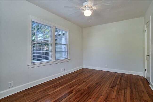 Building Photo - 404 S Westland Ave