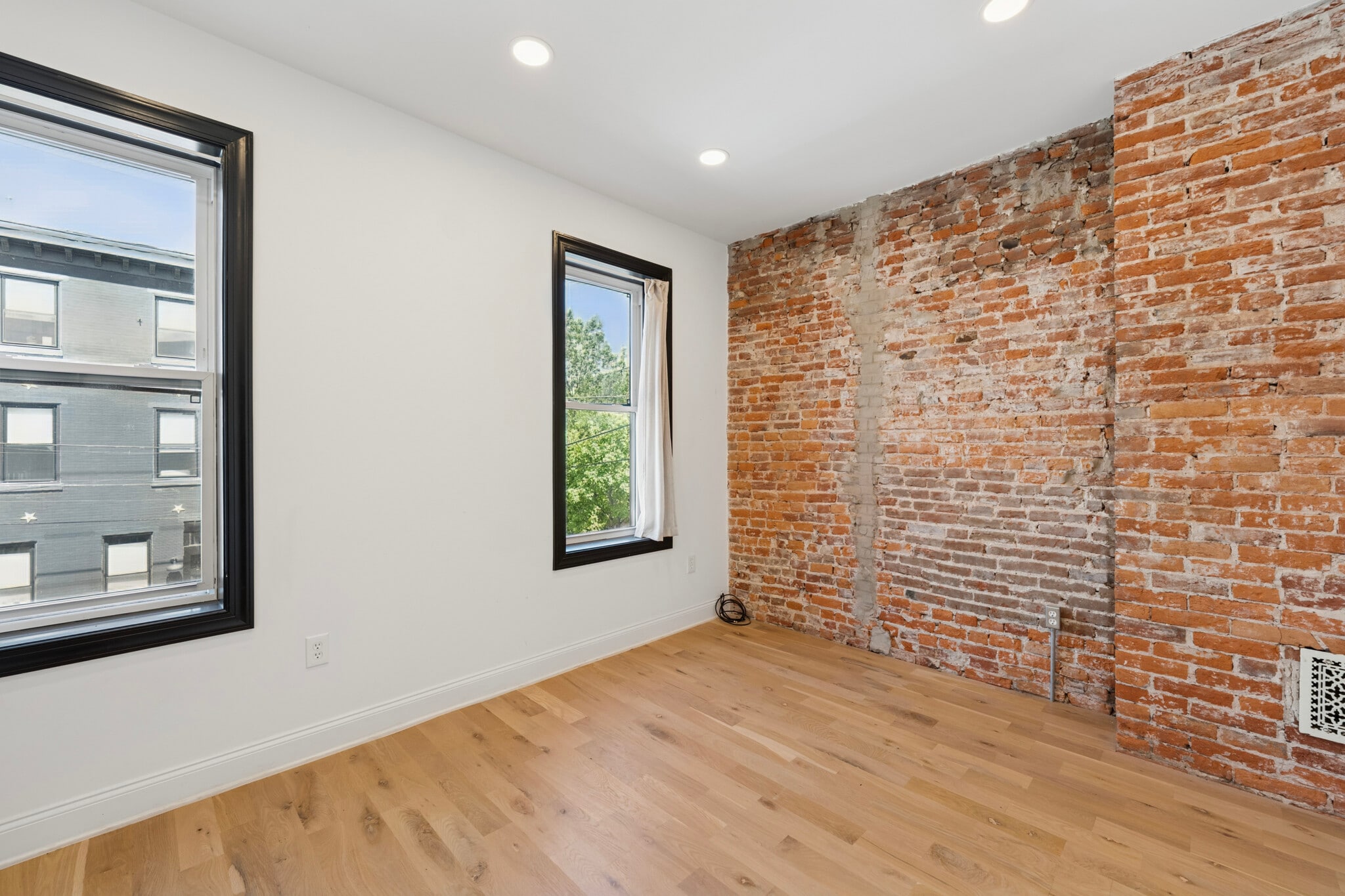 2nd floor front bedroom/office - 858 Perkiomen St