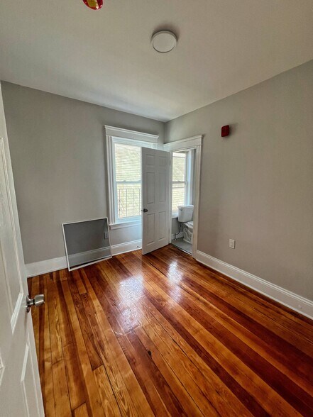 Building Photo - 237 Cowden St