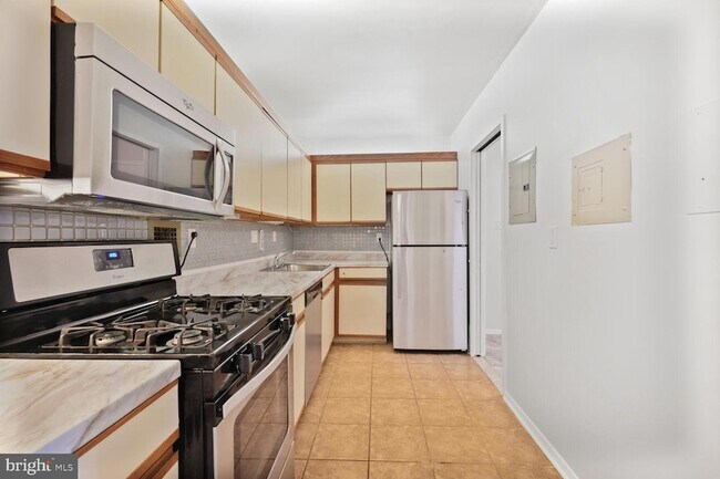 Building Photo - 5500 Friendship Blvd