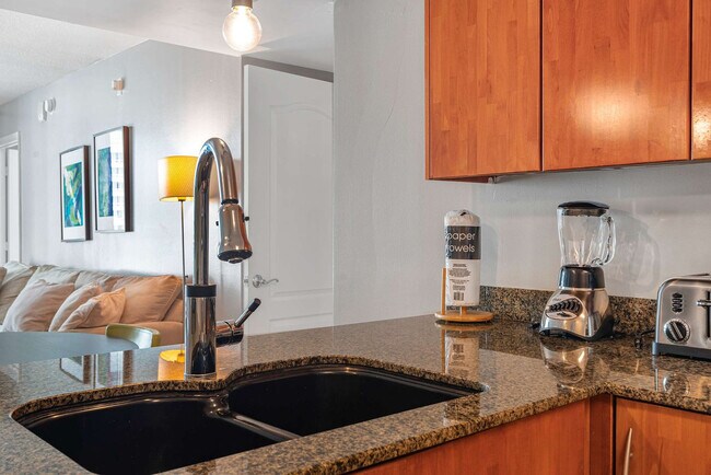 Building Photo - 1 SE 12th St