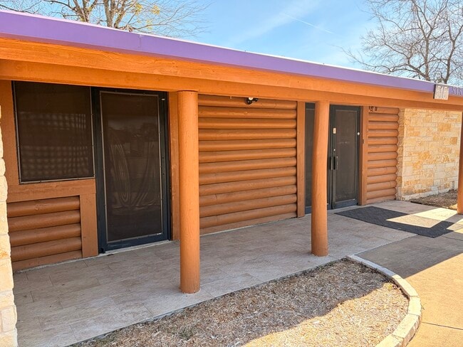 Building Photo - 515