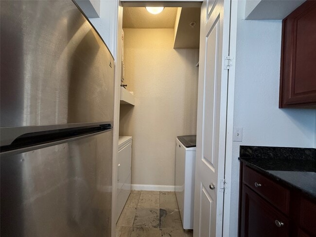 Building Photo - 7575 Kirby Dr