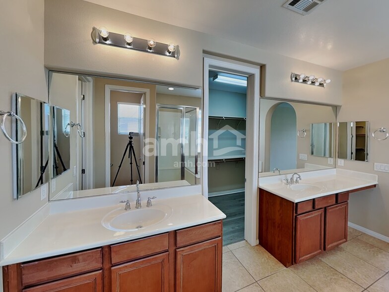 Building Photo - 627 Blue Snow River Ct