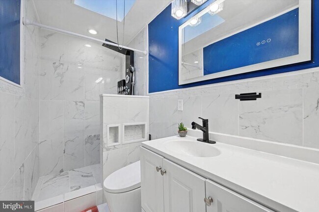 Building Photo - 1039 W Russell St