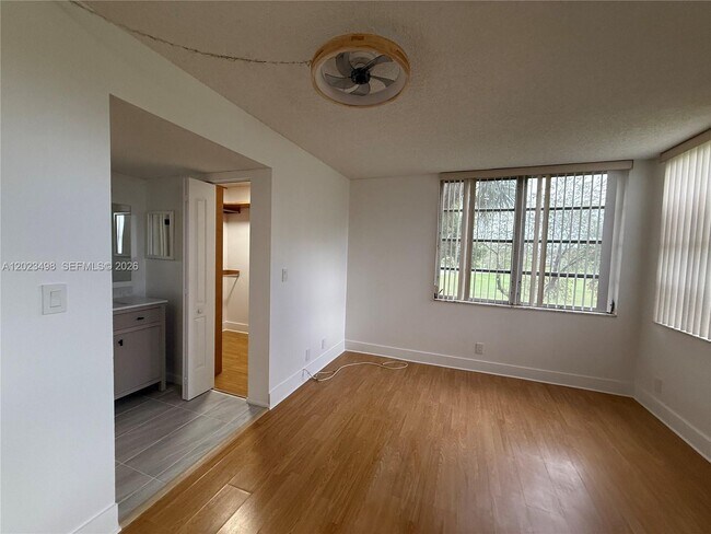 Building Photo - 9531 Seagrape Dr