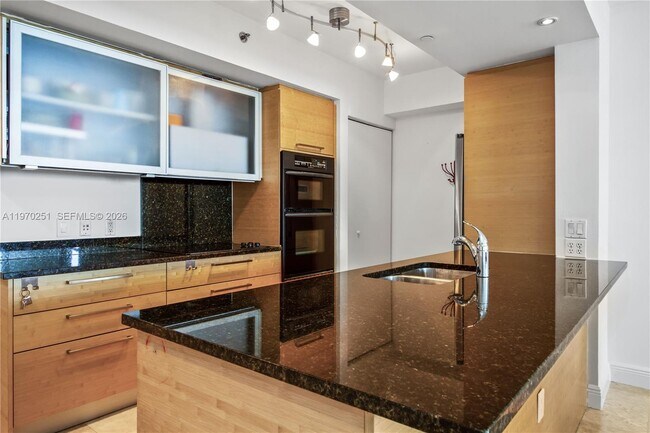 Building Photo - 1830 S Ocean Dr