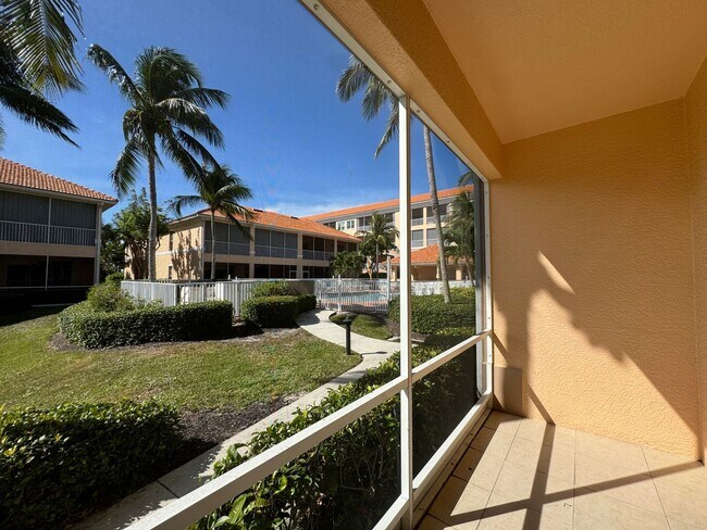 Building Photo - Newly Renovated & Available Now - Furnishe...