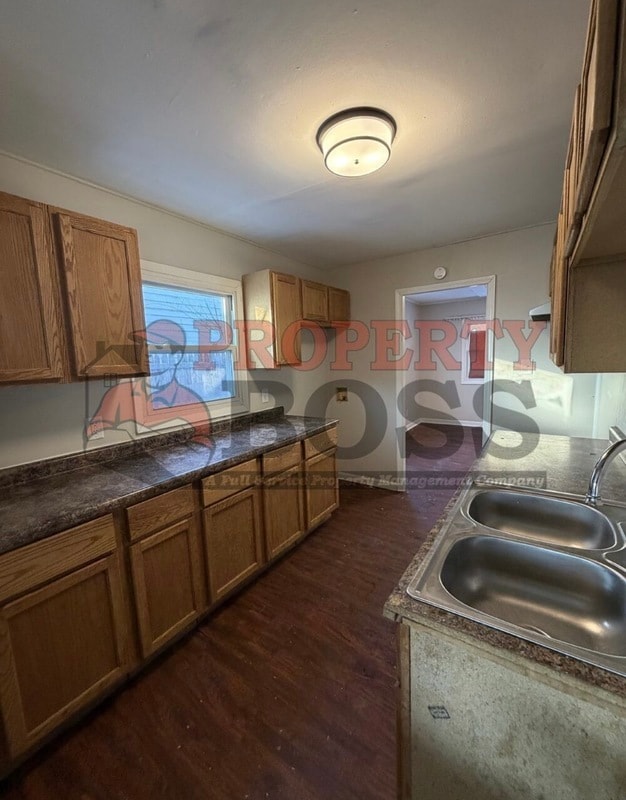 Building Photo - 7621 Chestnut Ave