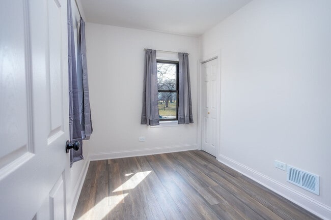 Building Photo - 3056 S Keeler Ave