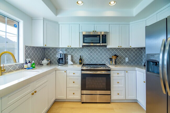Building Photo - 54200 Avenida Madero