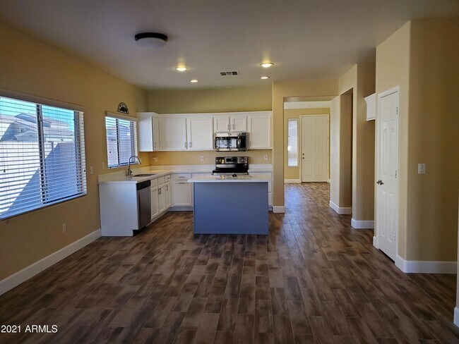 Building Photo - 2056 E Riviera Dr
