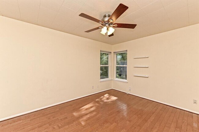 Building Photo - 5205 Brookdale Ln