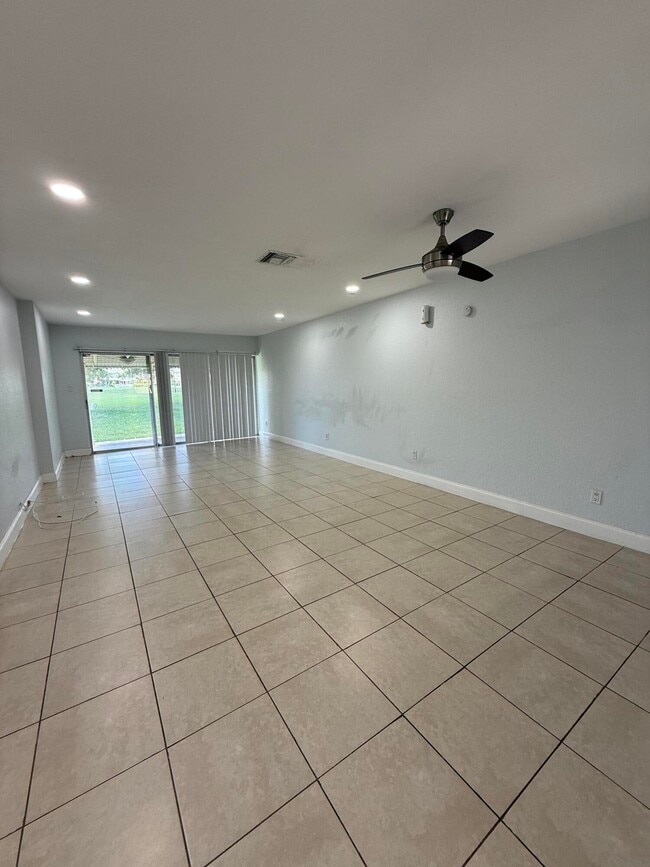 Building Photo - 9640 Oakburst Ln