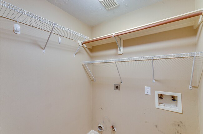 Building Photo - 18 Orchard Dale Cir