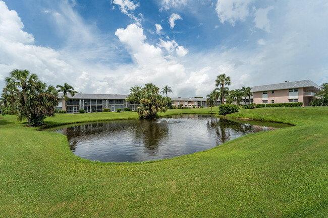 Building Photo - 18081 SE Country Club Dr