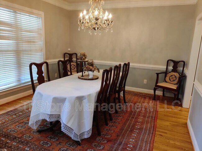 Building Photo - 14512 Harvington Dr