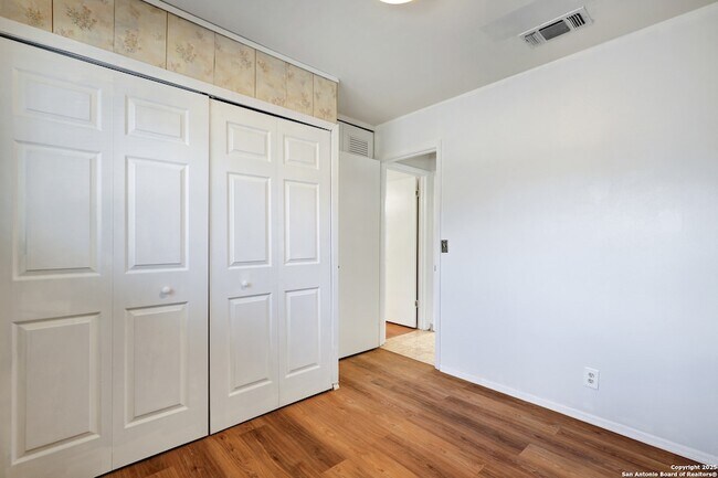 Building Photo - 166 Meadow Trail Dr