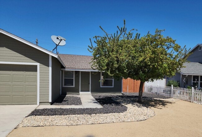 Primary Photo - Cozy near Golf Course, lvp flooring, low m...