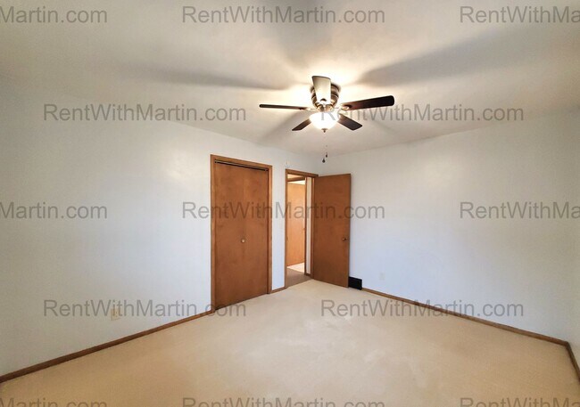 Building Photo - FOR RENT- lovely ranch home near amusement...