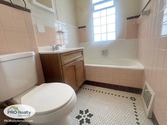 Building Photo - 4001-4003 N Bryant Ave