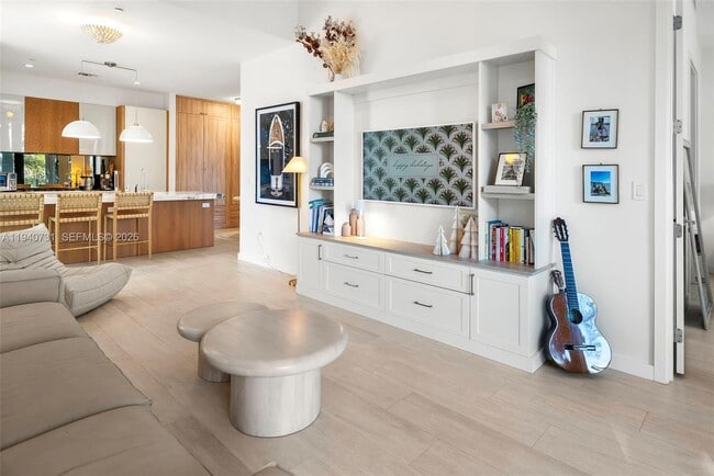 Building Photo - 2831 S Bayshore Dr