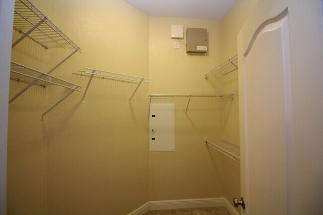 Building Photo - Beautiful 4 Bedroom Home In Newport Colony