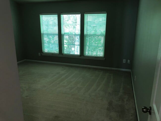 Building Photo - This lovely townhome is located in the highly desirable community of Blakeney Preserve just off R...