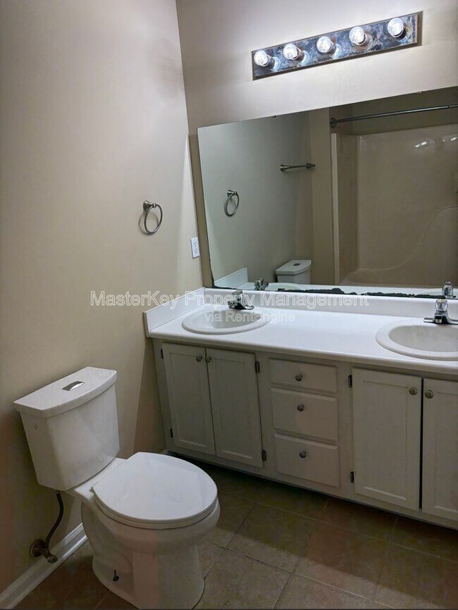 Building Photo - 1401 Ravensthorpe Dr