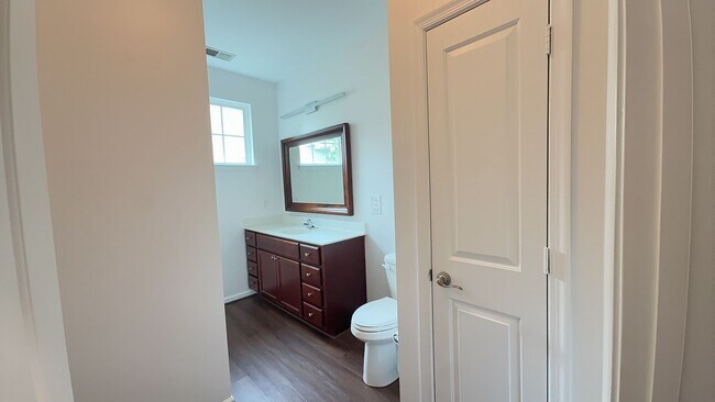Building Photo - 662 Lacy Oak Dr
