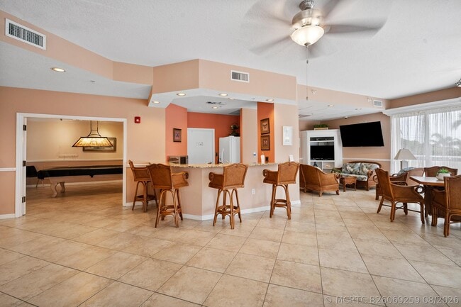 Building Photo - 5051 N Hwy A1A