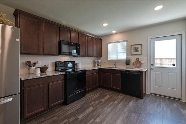 Building Photo - 1205 Waggoner Dr