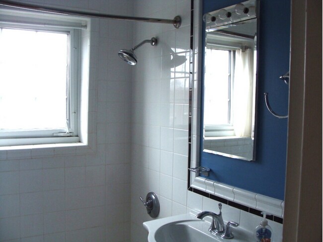 Building Photo - Heat, Hot Water Included, Parking Included.