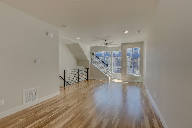 Building Photo - 1908 Hooker St