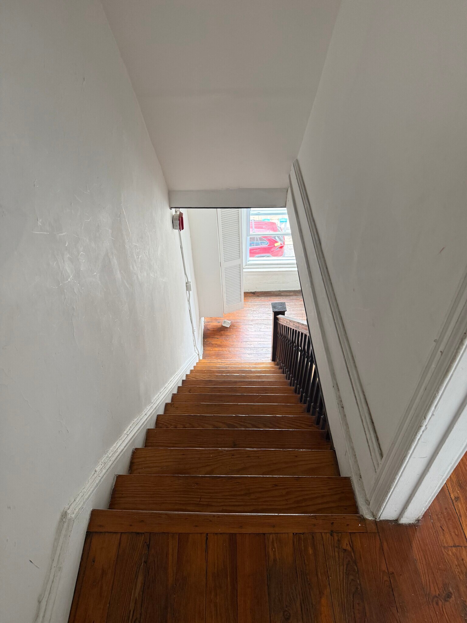 Building Photo - 534 W Girard Ave