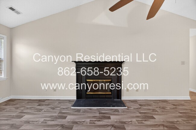 Building Photo - 2035 Ardmore Village Ln