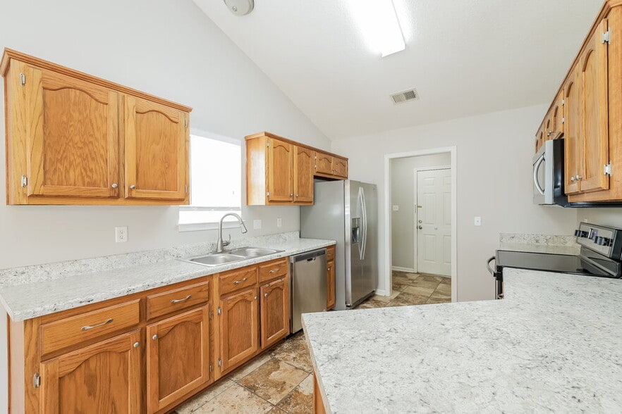 Building Photo - 7762 Parkview Cir E