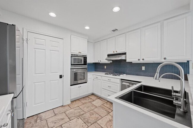 Building Photo - 1000 Liberty Park Dr
