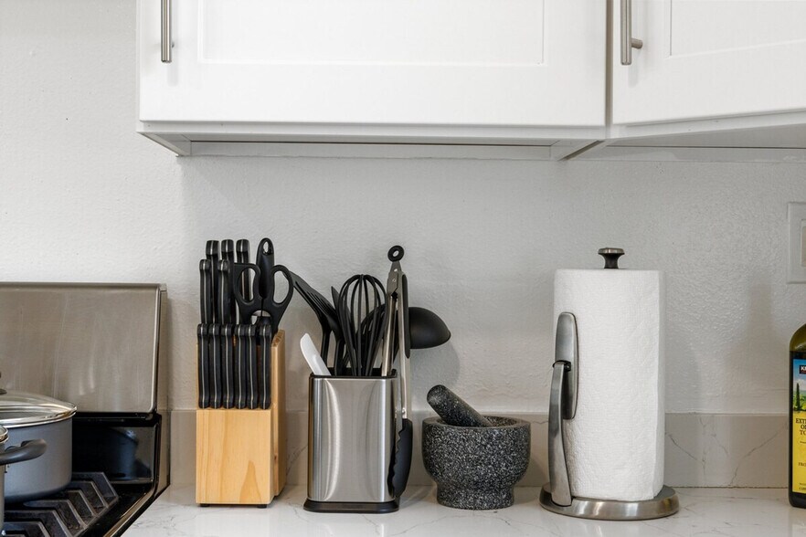 Building Photo - 15555 Union Ave